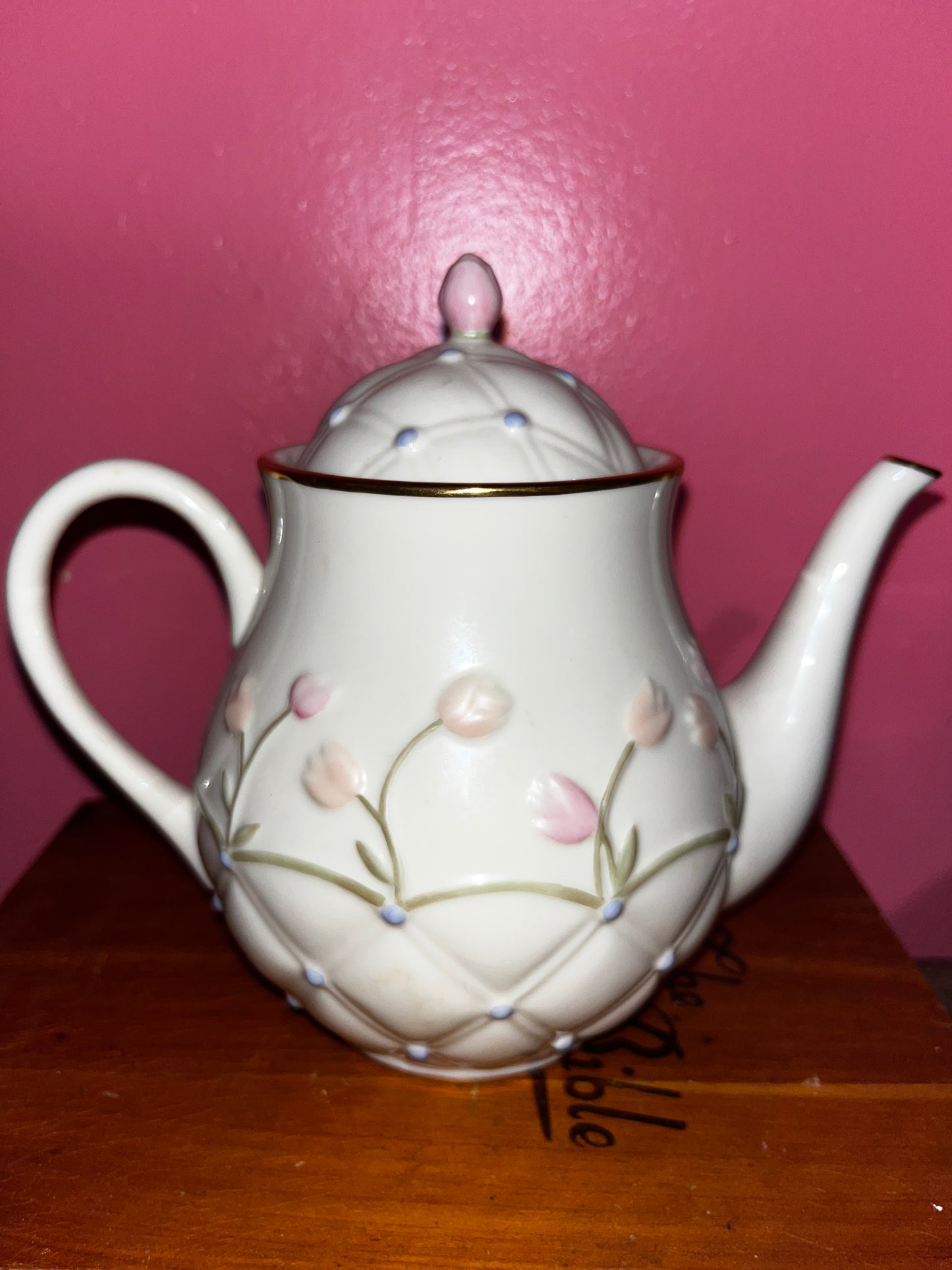 Quilted Tulip Porcelain Teapot